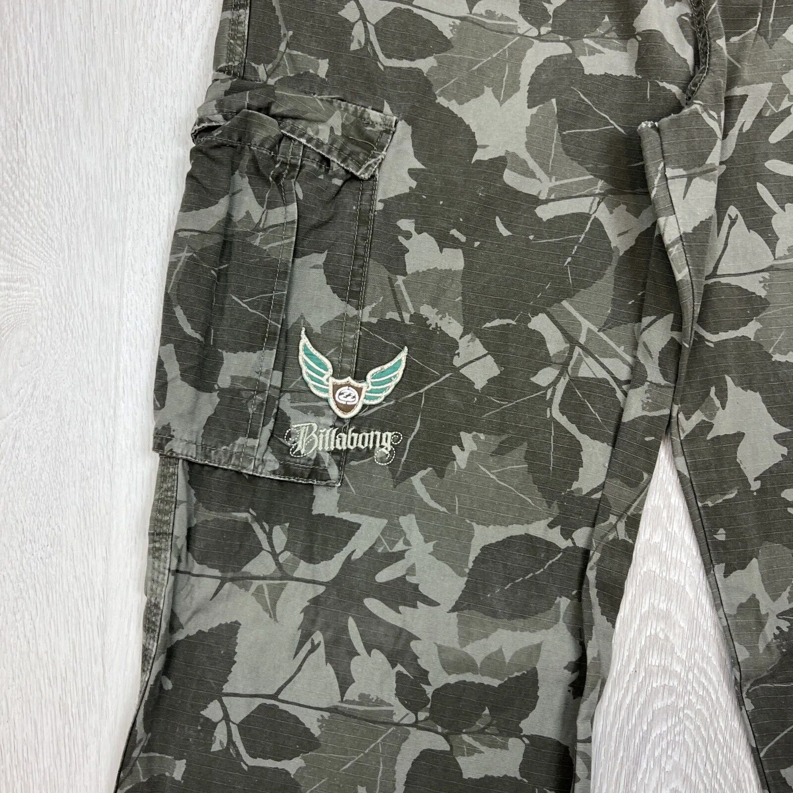 Billabong Mens Y2K Vintage Green Camo Cargo Pants Size 34
