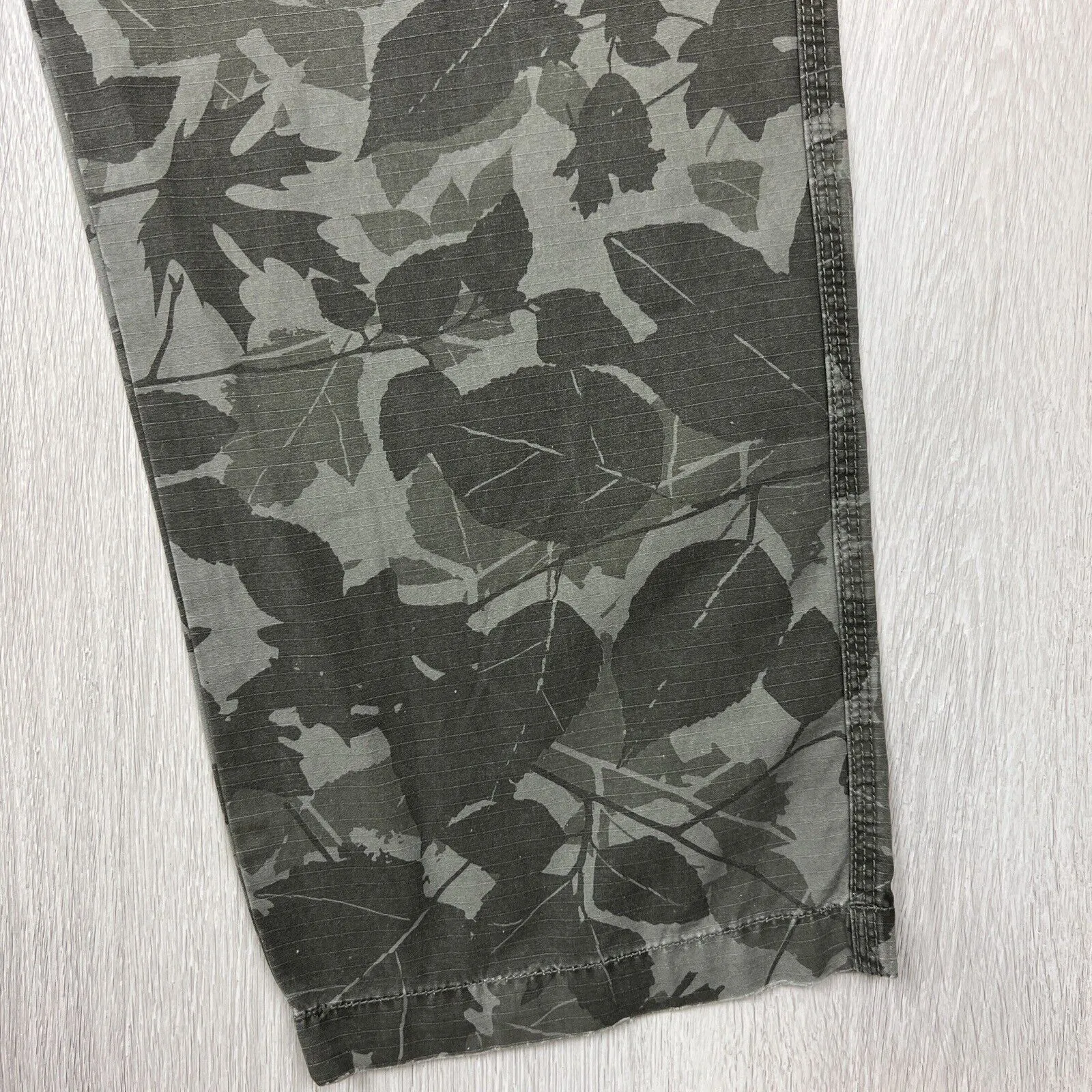 Billabong Mens Y2K Vintage Green Camo Cargo Pants Size 34