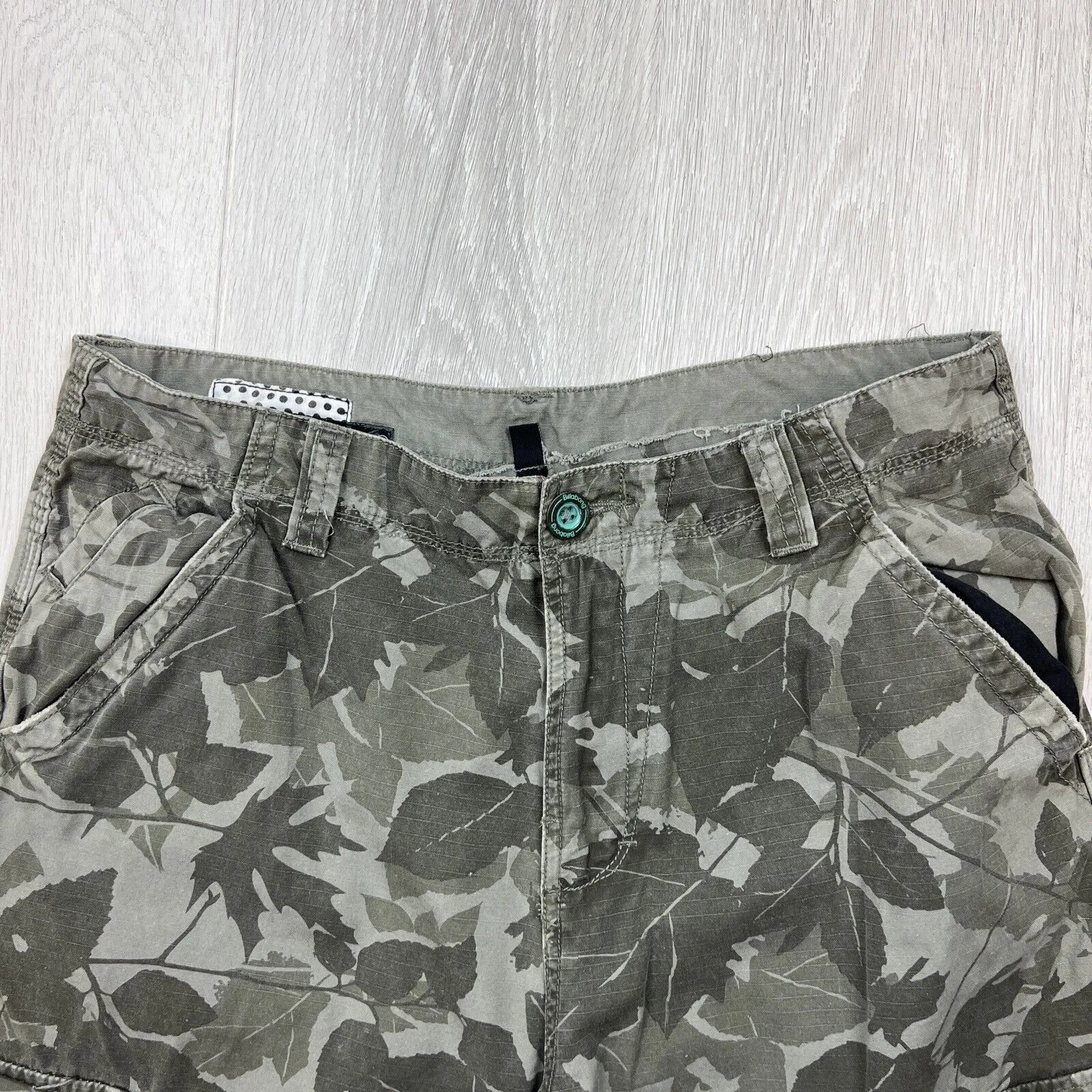 Billabong Mens Y2K Vintage Green Camo Cargo Pants Size 34