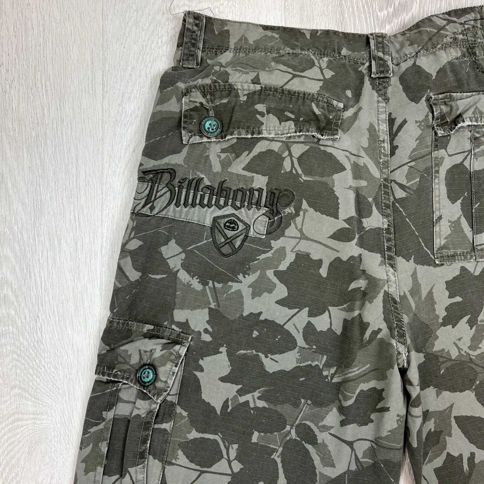 Billabong Mens Y2K Vintage Green Camo Cargo Pants Size 34