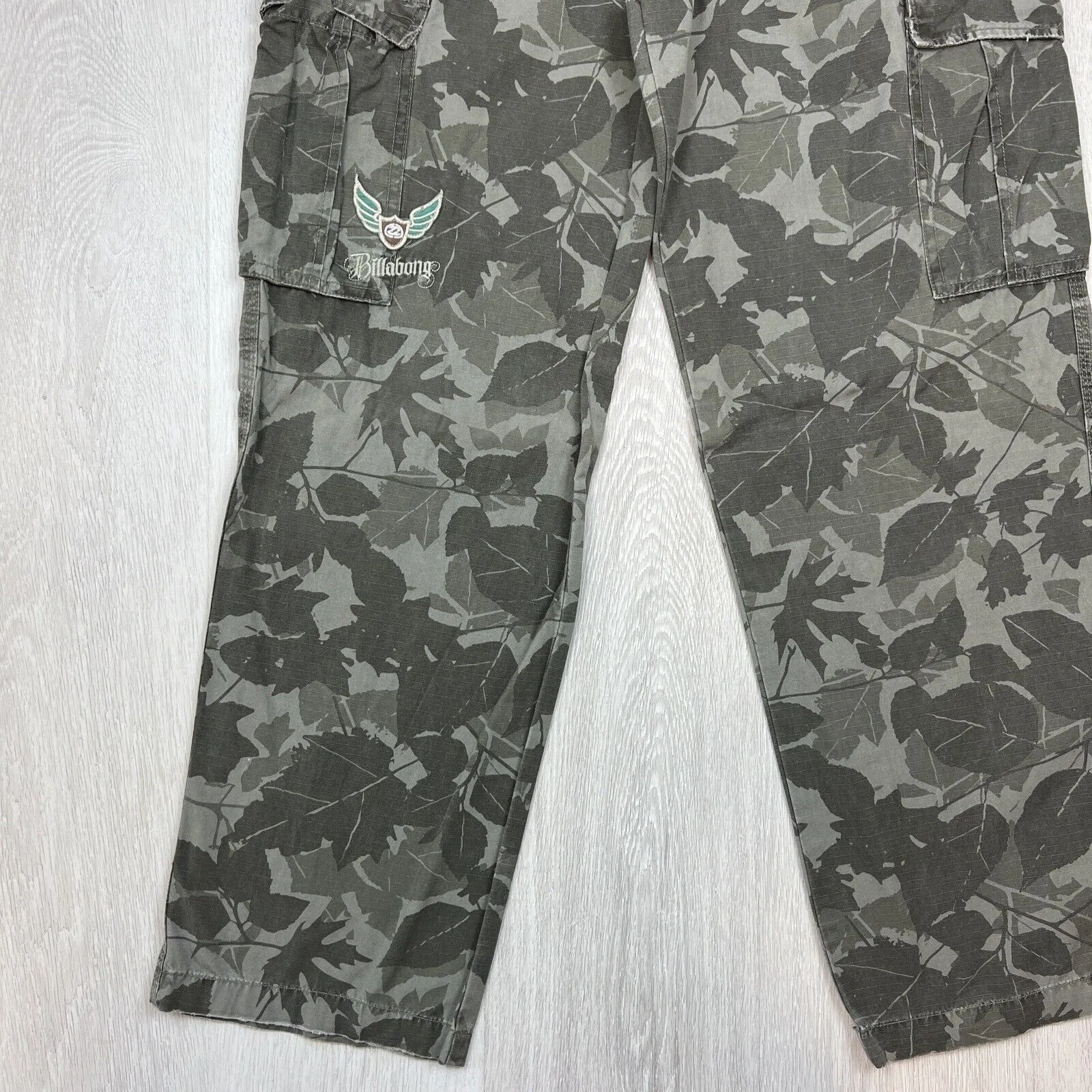 Billabong Mens Y2K Vintage Green Camo Cargo Pants Size 34
