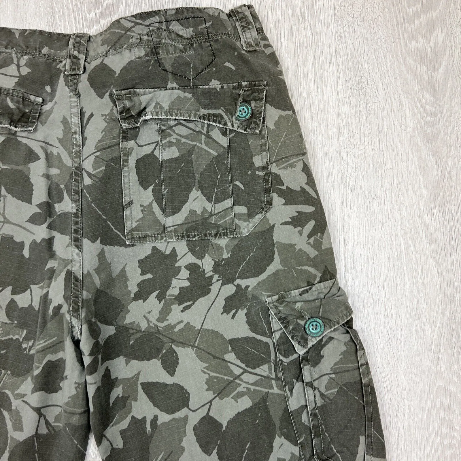 Billabong Mens Y2K Vintage Green Camo Cargo Pants Size 34