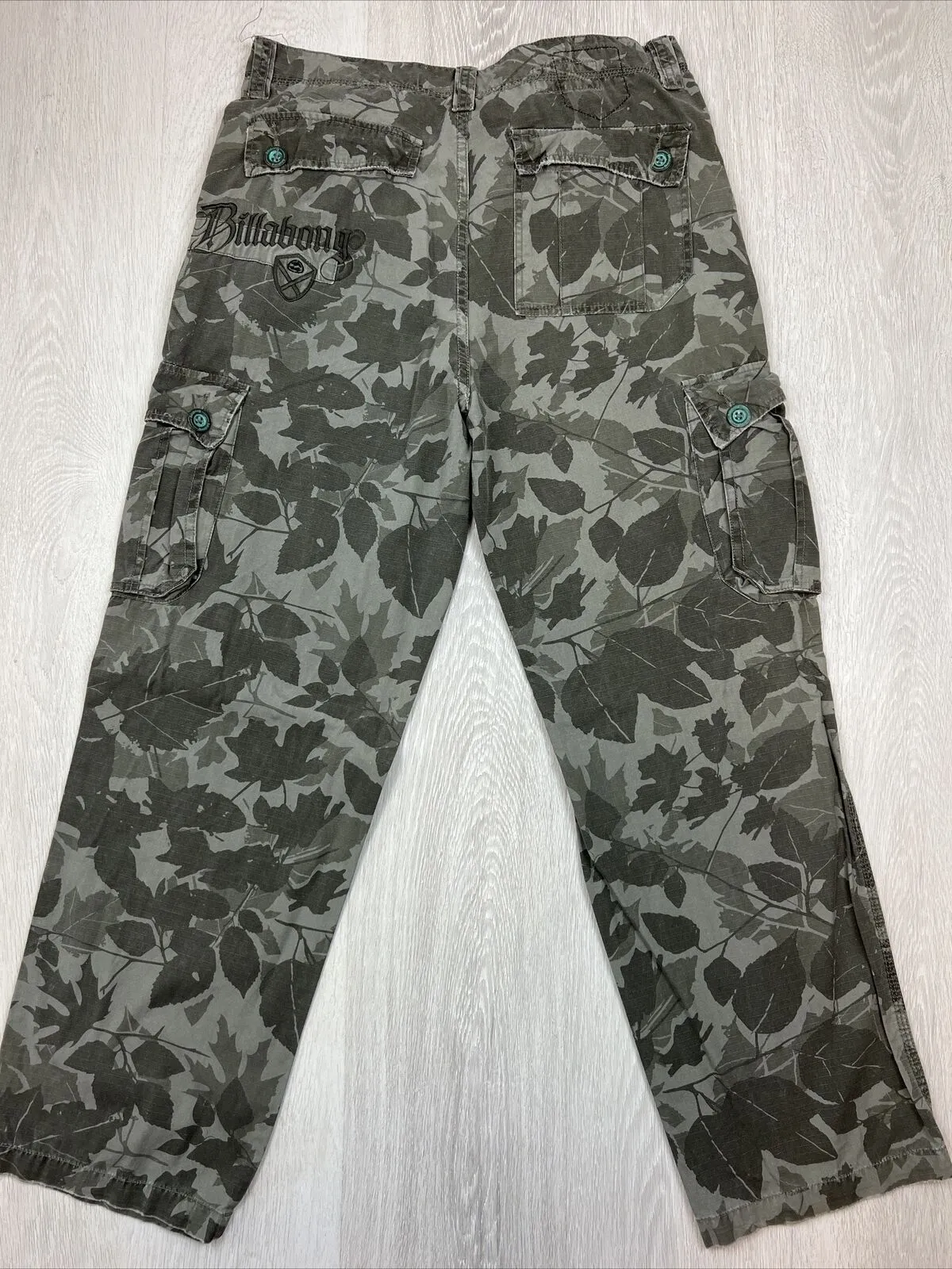 Billabong Mens Y2K Vintage Green Camo Cargo Pants Size 34