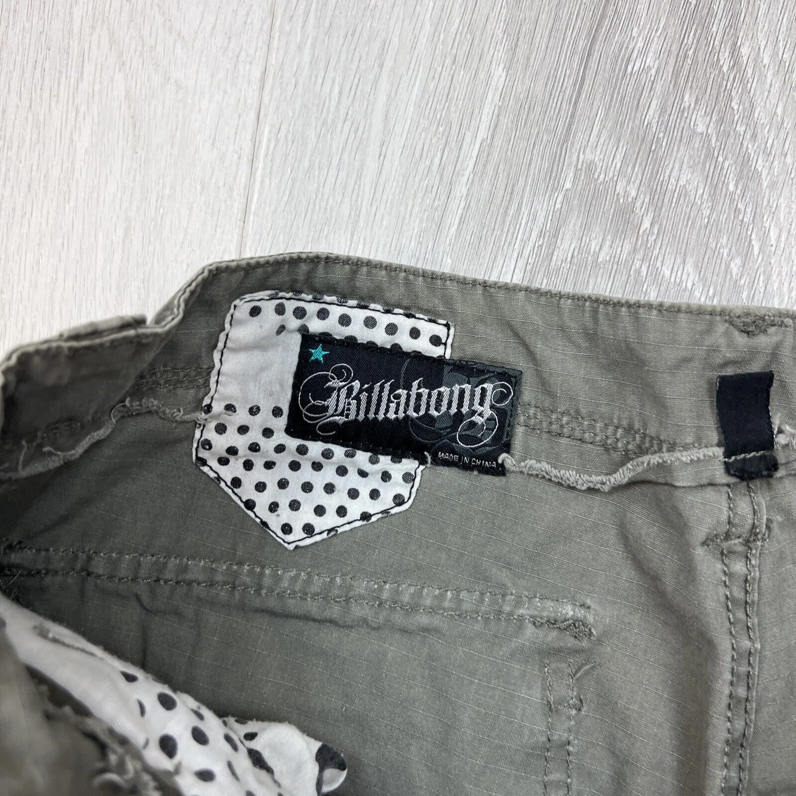 Billabong Mens Y2K Vintage Green Camo Cargo Pants Size 34
