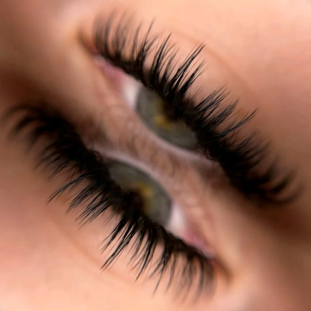 Easy Fanning Matte Finish Lashes