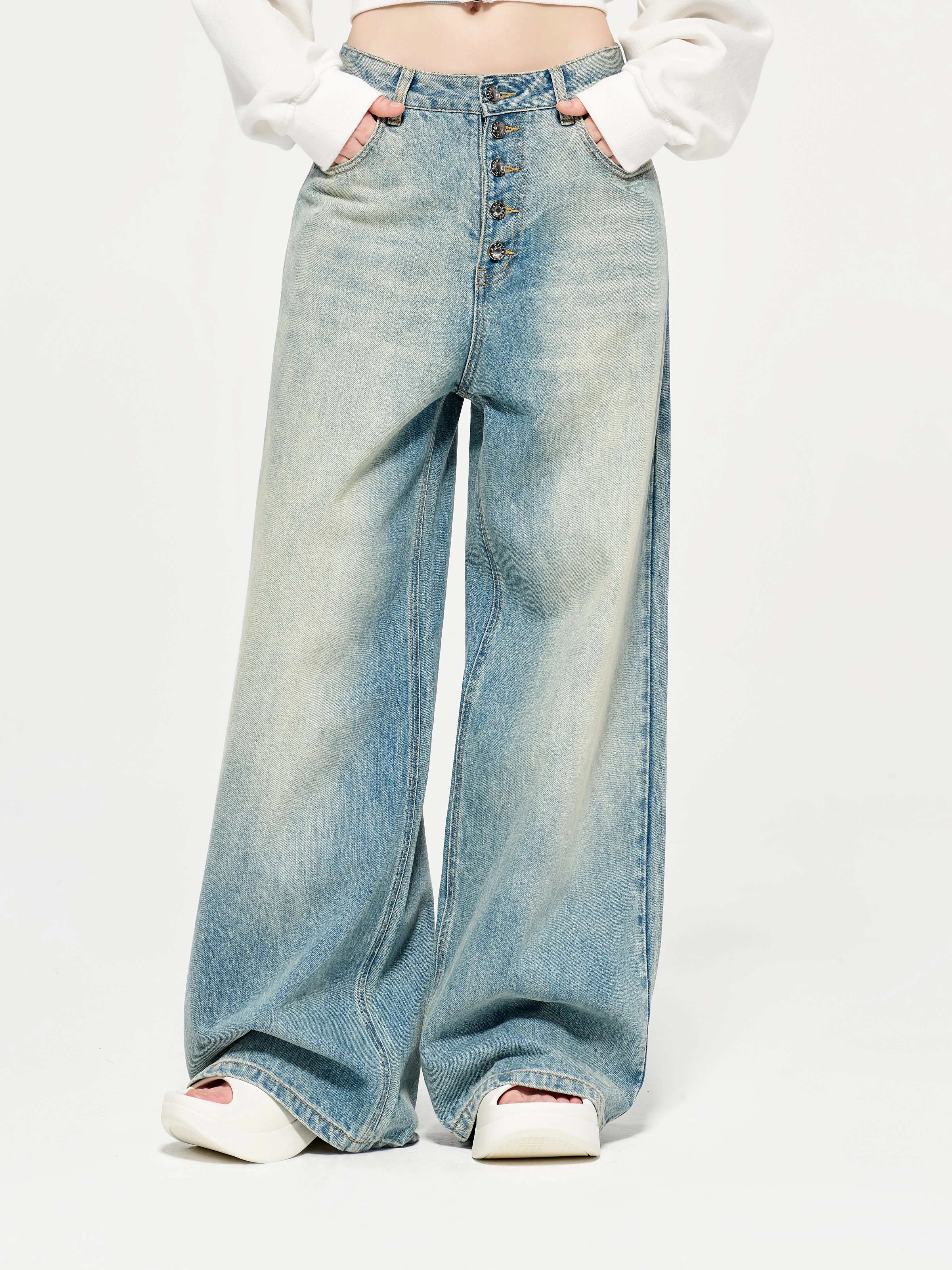 High-waisted vintage jeans