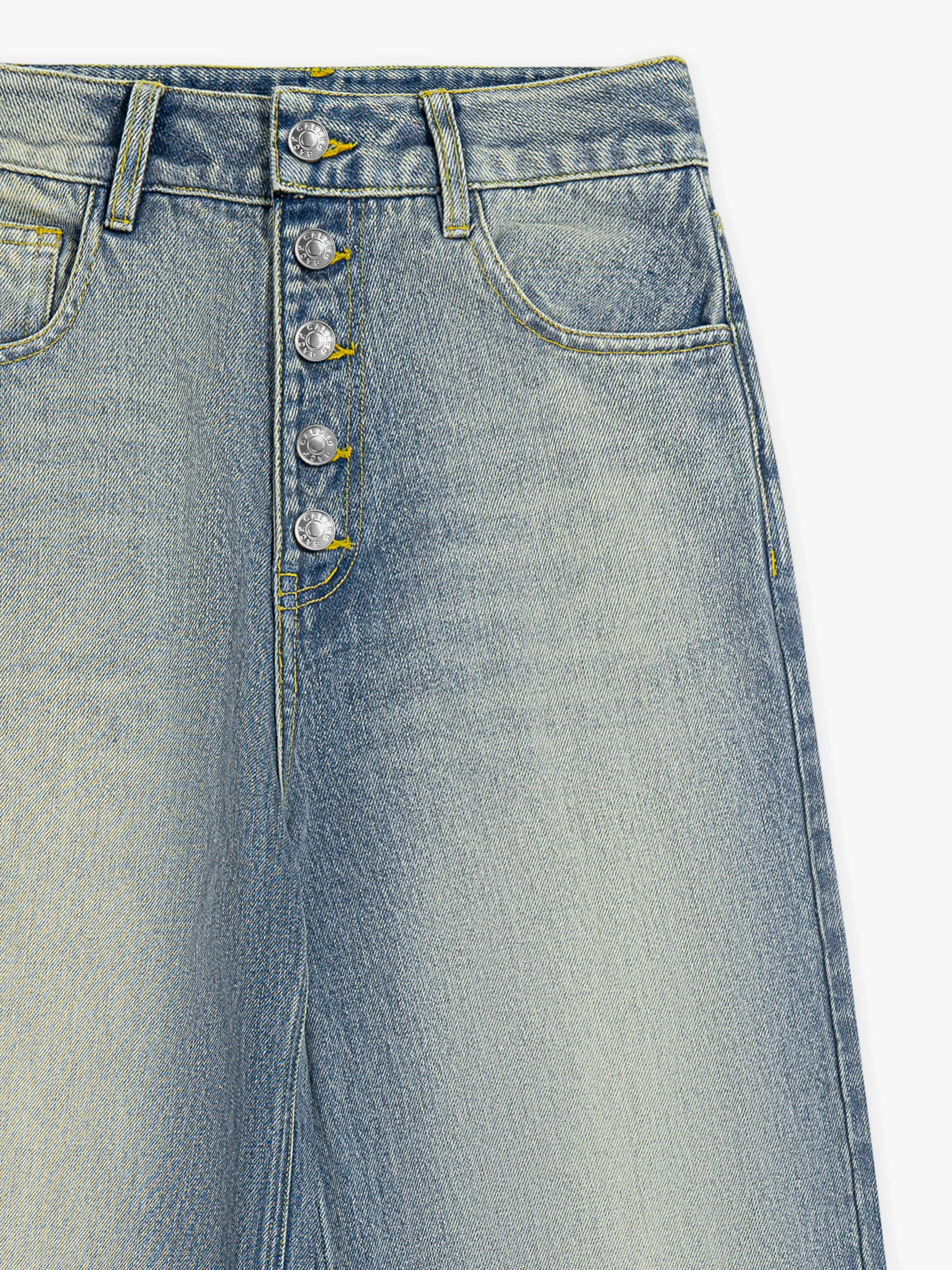 High-waisted vintage jeans