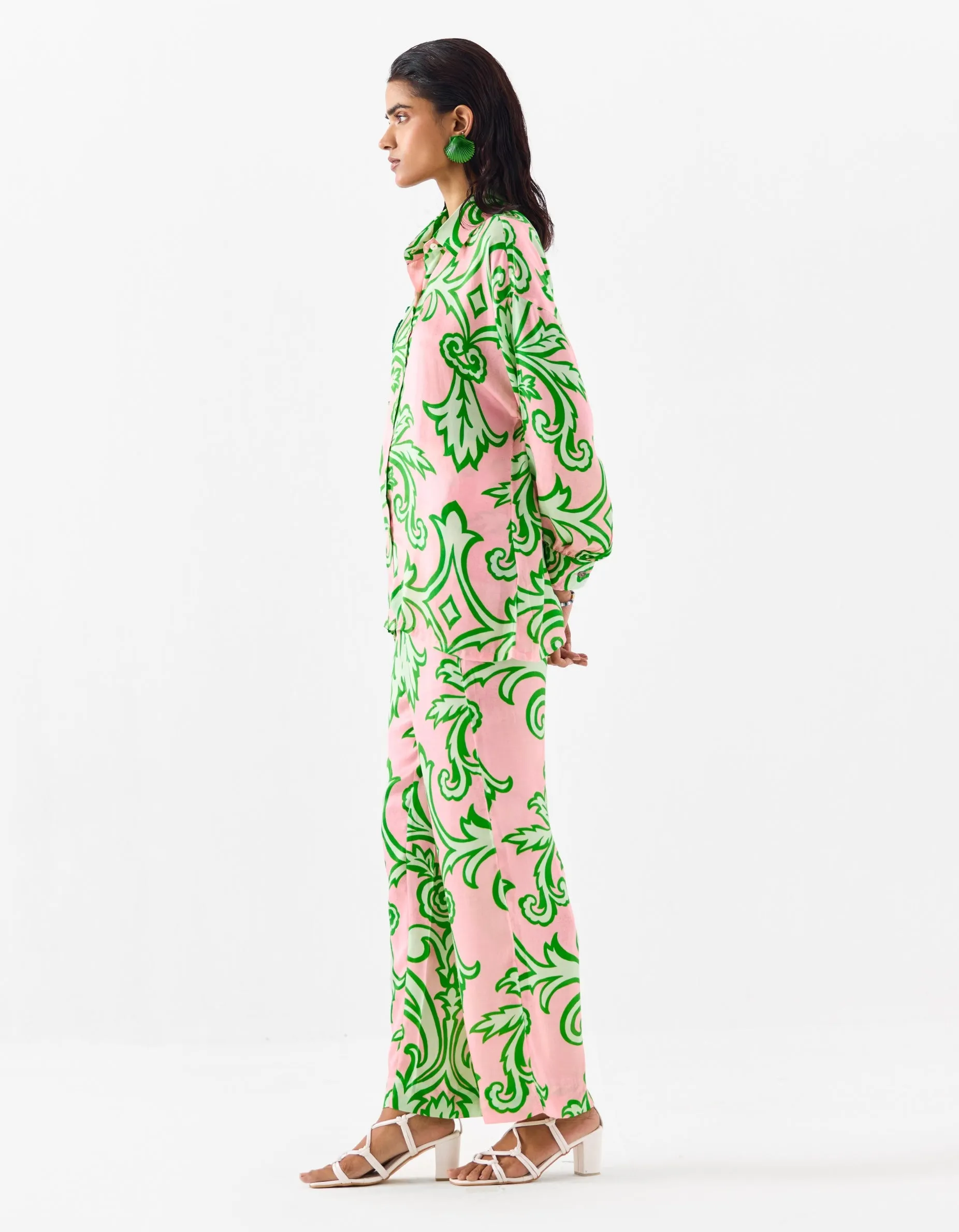 La paz shirt and pants