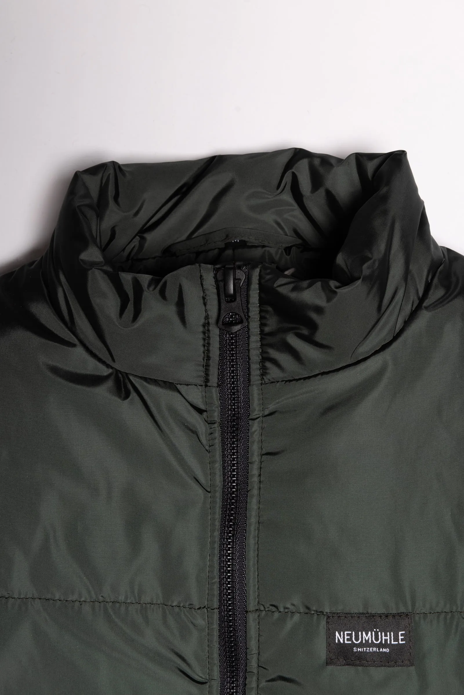 mono vest in wakame green