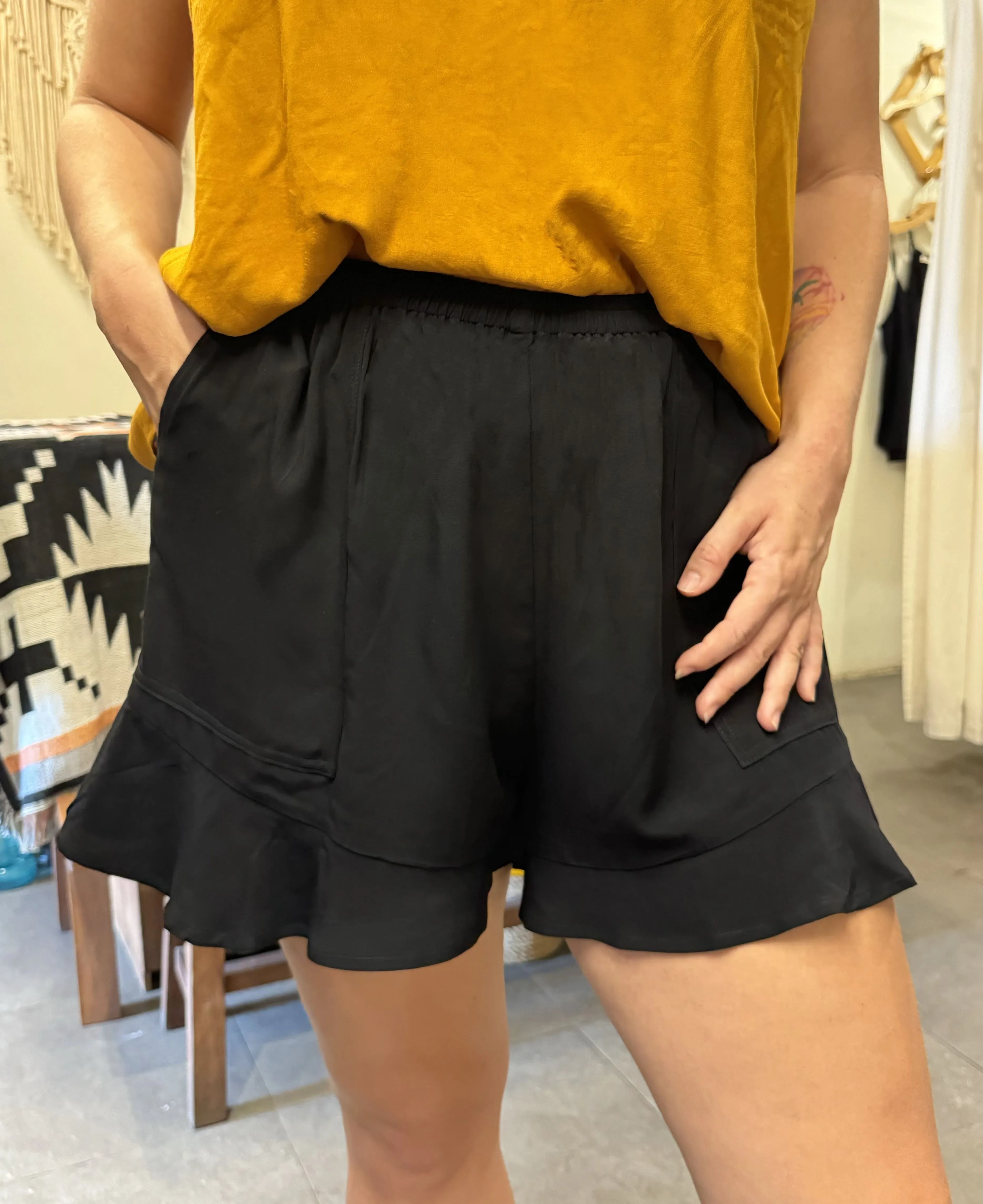 Small Waistband Ruffle Shorts