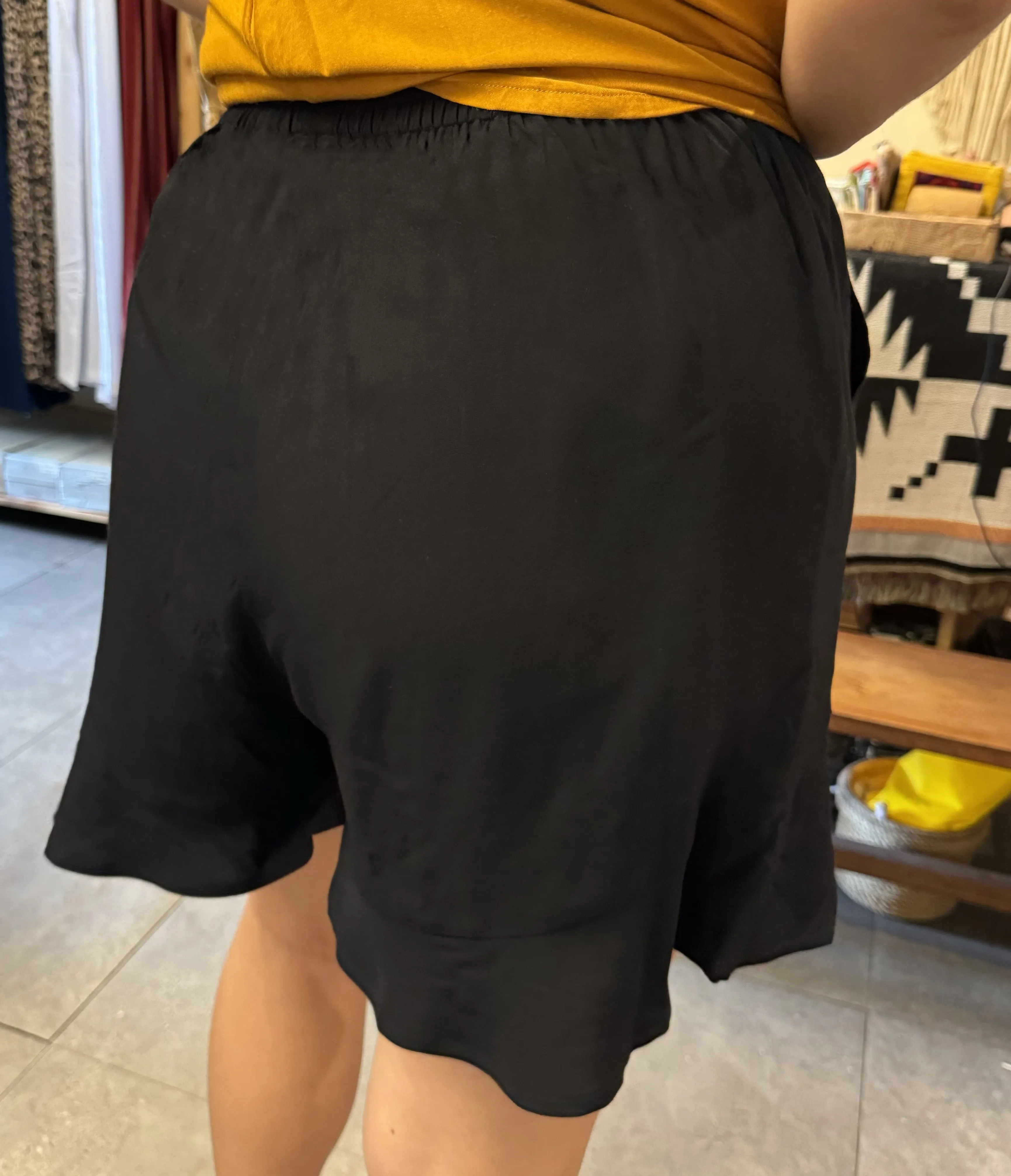 Small Waistband Ruffle Shorts