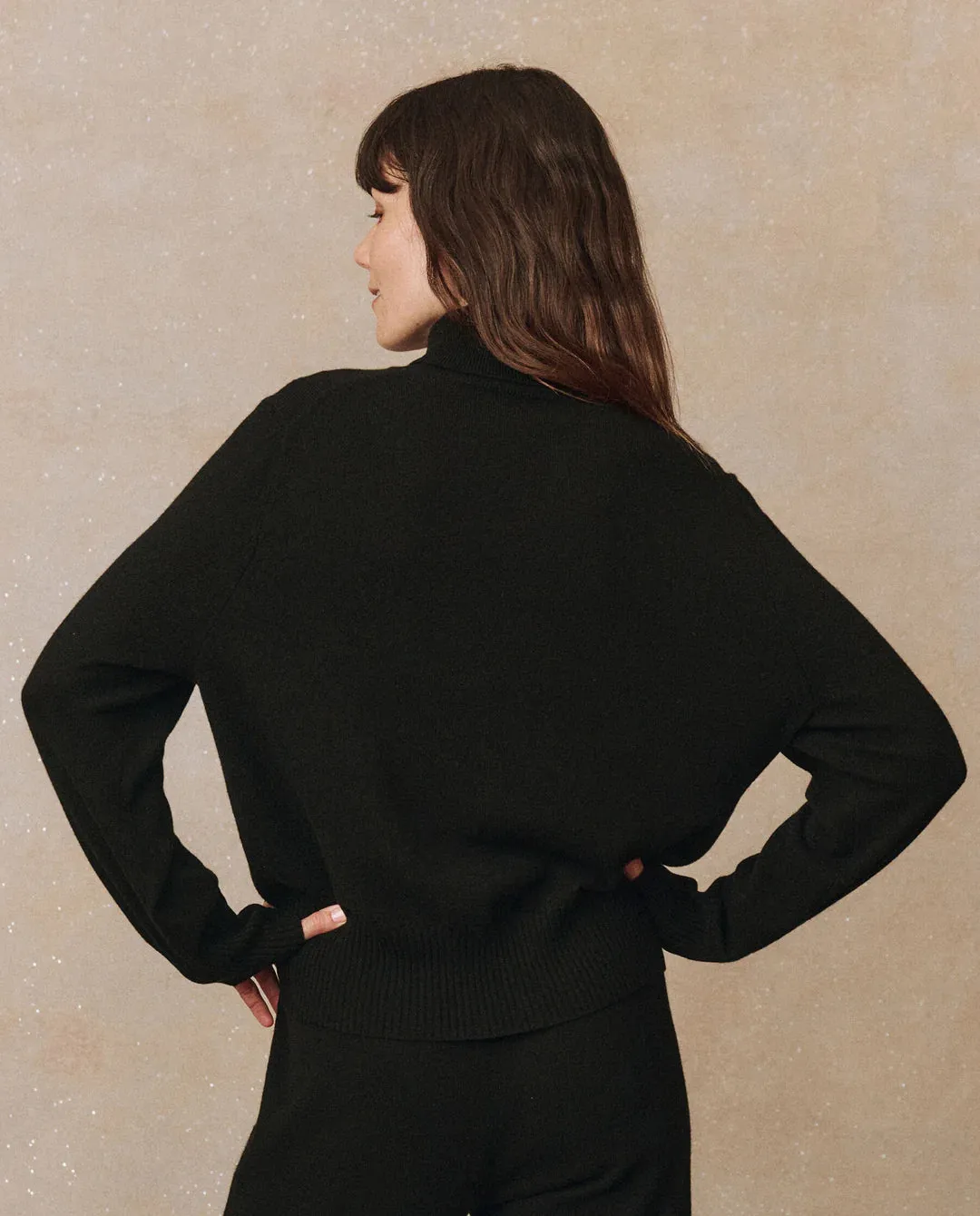 [THE GREAT] CASHMERE TURTLENECK SWEATER - BLACK