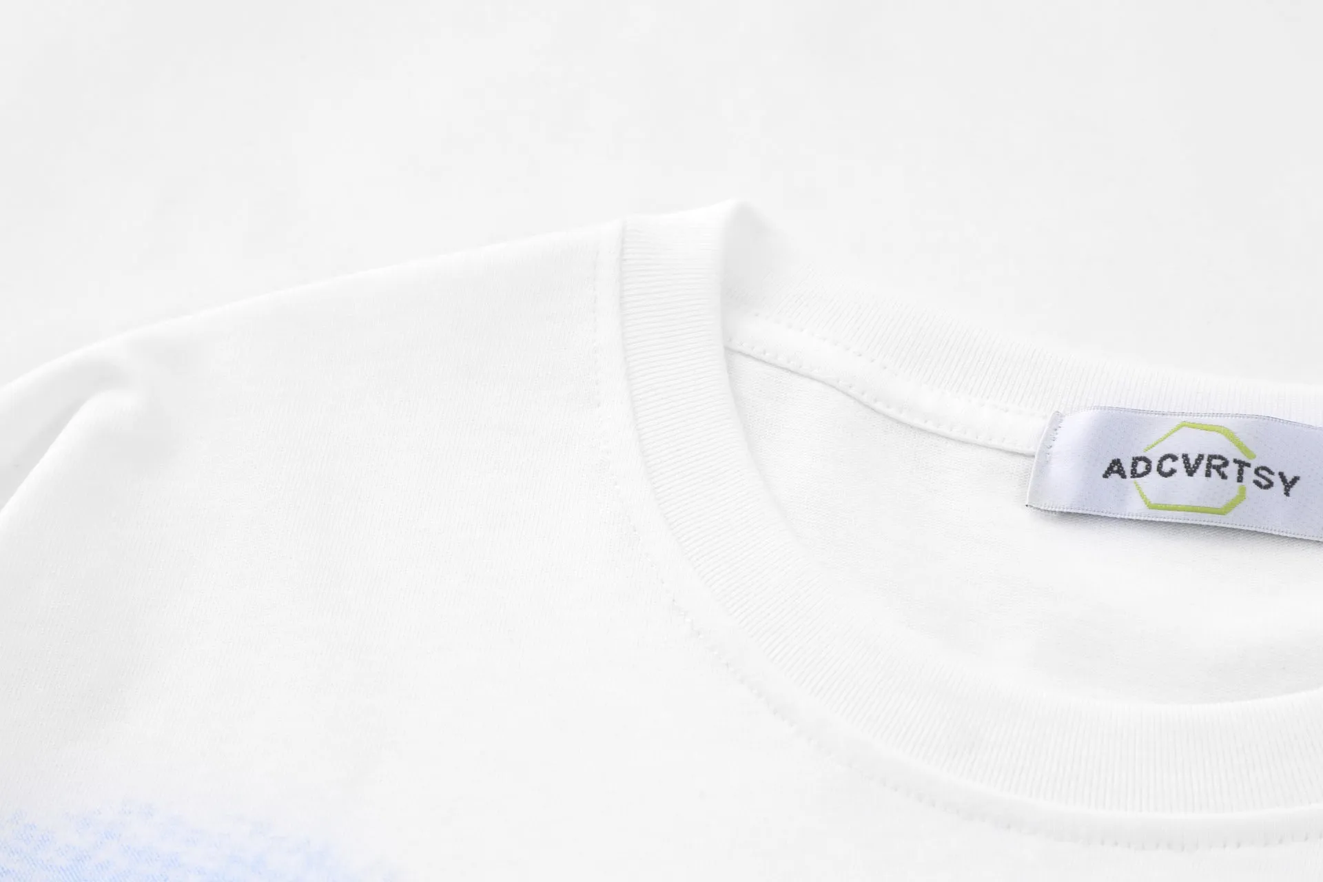 Unisex Butterfly Patch Short-Sleeved T-Shirt.