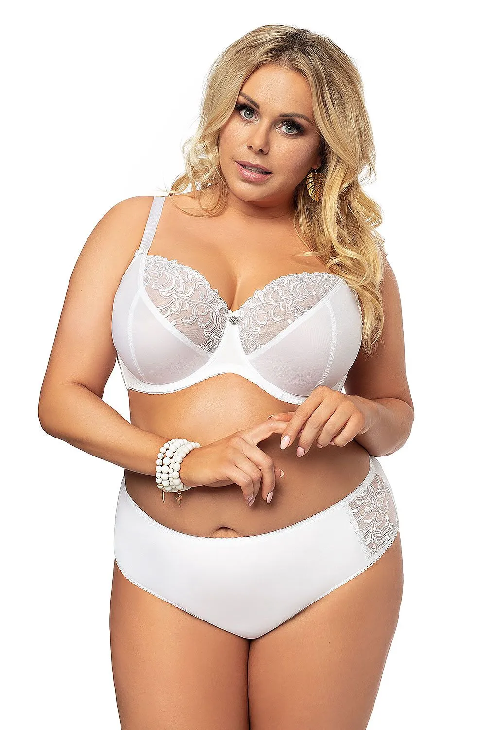 White Soft Cup Bra – Smooth Everyday Lingerie with Minimalist Design