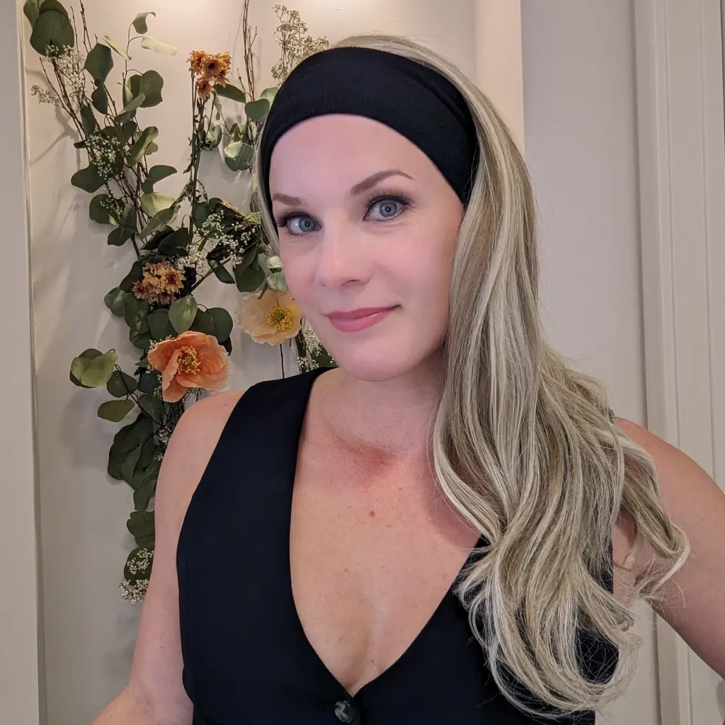 Workout Wig Luxury Synthetic  | Beige Blonde | Hand-Tied